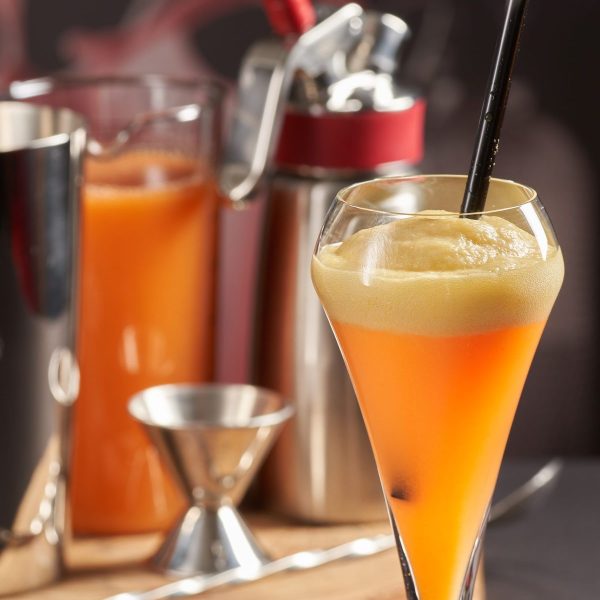 Pisco Sour tropical de zanahoria